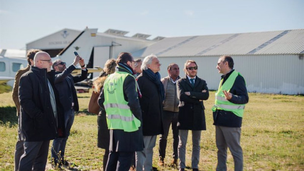ep visita de las patronales de toledo y madrid al proyecto del aerodromo de casarrubios