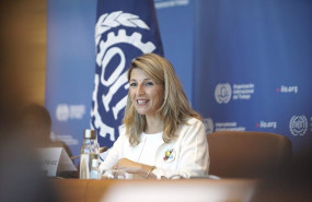 ep yolanda diaz y el director de la oit presentan en ginebra la guia para inclusion de las personas