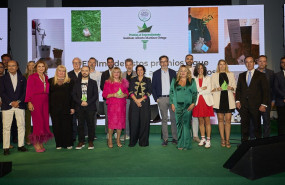 foto de familia con los ganadores ponentes y jurado de los premios alberto martnez foto de familia con los ganadores ponentes y jurado de los premios alberto martnez