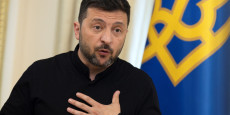 le president ukrainien volodymyr zelenskiy s exprime lors d une conference de presse alors que la russie attaque l ukraine 
