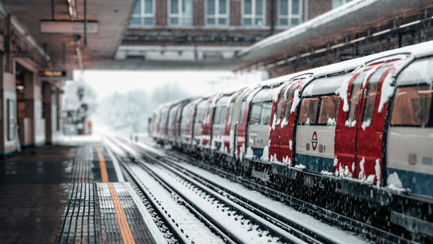 dl ville de londres tube souterrain hiver neige glace train transport urbain pour la gare tfl de londres unsplash