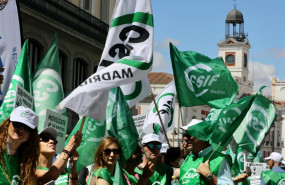 ep archivo   banderas de csif en una protesta organizada por el sindicato