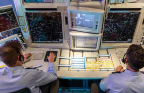 ep archivo   controladores militares en el centro de control de enaire en madrid