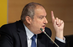 ep archivo   el ministro de industria y turismo jordi hereu ofrece una rueda de prensa en el