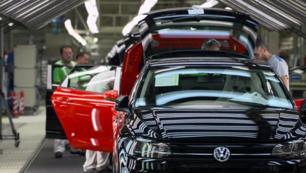 ep archivo las acciones de volkswagen caen un 103 el dia en el que amenaza con el cierre de tres ep archivo las acciones de volkswagen caen un 103 el dia en el que amenaza con el cierre de tres