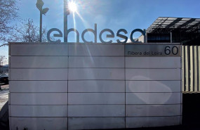 ep archivo   puerta de acceso de la sede de endesa en la calle de la ribera del loira madrid espana