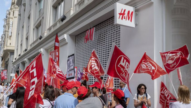 ep archivo   trabajadores de la cadena sueca de moda hm durante una protesta en gran via