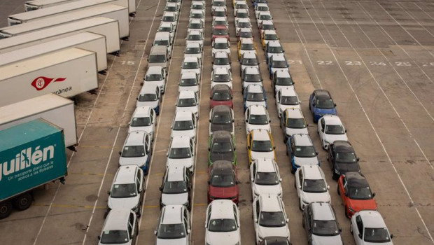 ep archivo   un conjunto de coches aparcados en el puerto de barcelona en una imagen de archivo