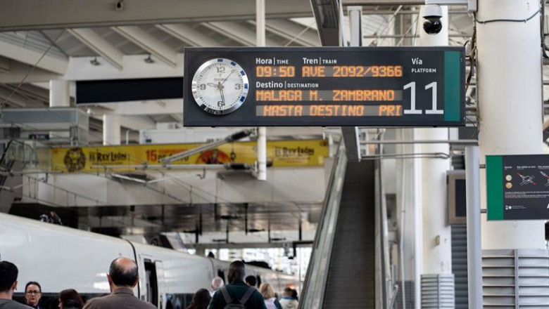 ep archivo   un tren ave destino malaga sale de la estacion de atocha a 30 de abril de 2026 en