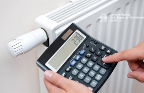 ep archivo una persona hace cuentas con una calculadora frente a un radiador de calefaccion ep archivo una persona hace cuentas con una calculadora frente a un radiador de calefaccion