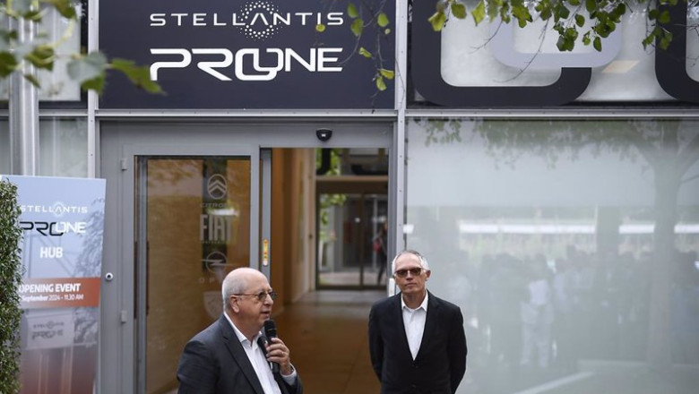 CEO of Stellantis, Carlos Tavares and CEO of Alfa Romeo, Jean Philippe Imparato speech during the Stellantis ProOne Hub Opening 17, 2024. | ALBERTO GANDOLFO/LAPRESSE ep ceo of stellantis carlos tavares and ceo of alfa romeo jean philippe imparato speech during the