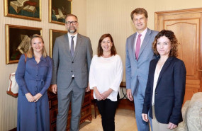ep de derecha a izquierda la viceconsul del reino unido lucy gorman el consul lloyd millen la