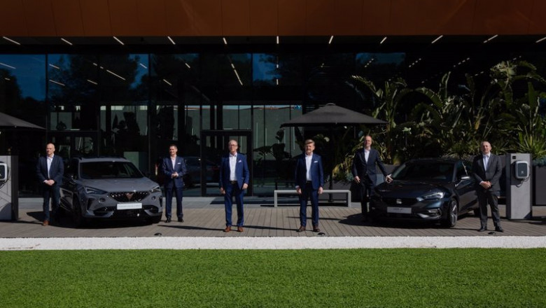 El presidente de Seat y Cupra, Wayne Griffiths, y el vicepresidente ejecutivo de Finanzas e IT, Carsten Isensee, en el centro. | DAVID ZORRAKINO - EUROPA PRESS ep el presidente de seat y cupra wayne griffiths y el vicepresidente ejecutivo de finanzas e it