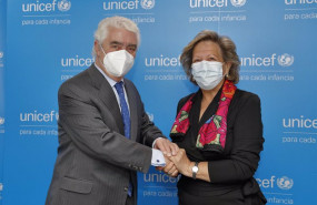 ep el presidente de unicef espana gustavo suarez pertierra y la presidenta de unespa pilar gonzalez