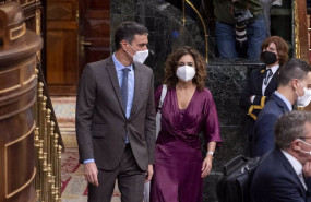 ep el presidente del gobierno pedro sanchez y la ministra de hacienda maria jesus montero a su