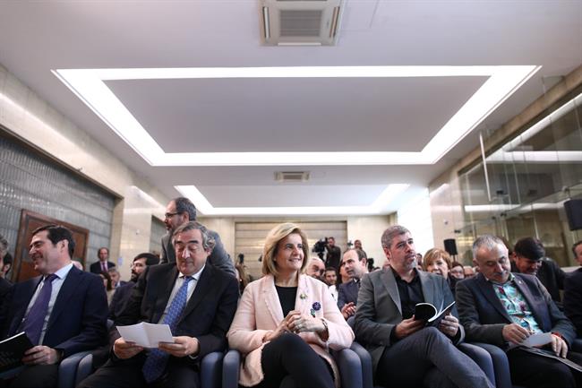 Fátima Báñez, junto a los representantes de sindicatos y de la patronal | EUROPA PRESS ep fatima banez juntolos representantessindicatosdepatronal