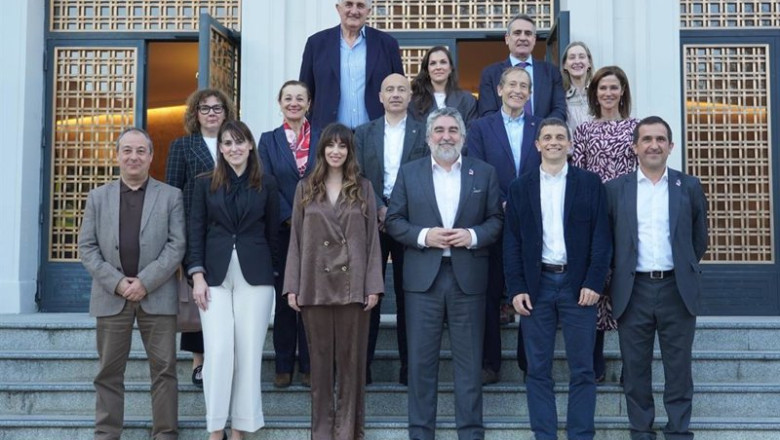 ep foto de familia tras la reunion entre exdeportistas el csd y la secretaria de estado para la ep foto de familia tras la reunion entre exdeportistas el csd y la secretaria de estado para la