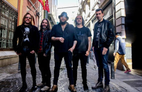 ep i-d los integrantesmarea alen ayerdi eduardo beaumont kutxi romero cesar ramallodavid diaz posan durantepresentacionsu disco azogue que salela venta12abril2019