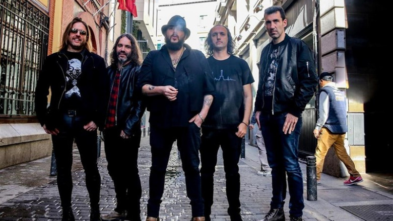 ep i-d los integrantesmarea alen ayerdi eduardo beaumont kutxi romero cesar ramallodavid diaz posan durantepresentacionsu disco azogue que salela venta12abril2019