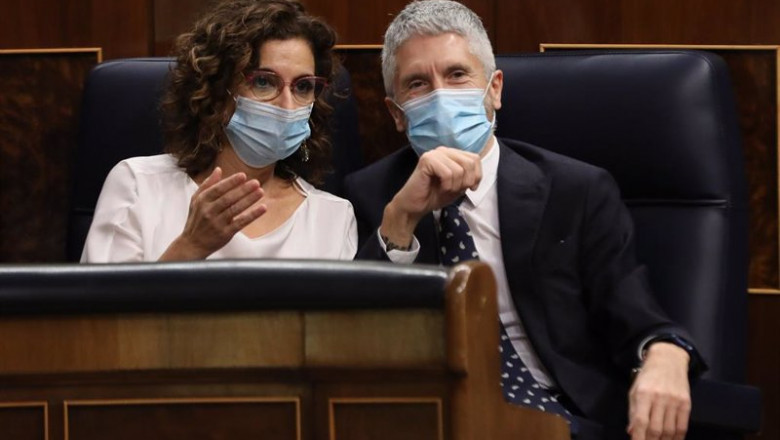 La ministra de Hacienda y Función Pública, María Jesús Montero y el ministro del Interior, Fernando Grande Marlaska, en el pleno del Congreso | Marta Jara - Europa Press ep la ministra de hacienda y funcion publica maria jesus montero y el ministro del interior fernando