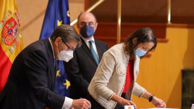 ep la ministra de industria comercio y turismo reyes maroto i el presidente de aragon javier lamban