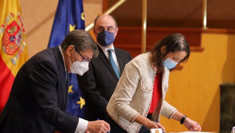 ep la ministra de industria comercio y turismo reyes maroto i el presidente de aragon javier lamban ep la ministra de industria comercio y turismo reyes maroto i el presidente de aragon javier lamban