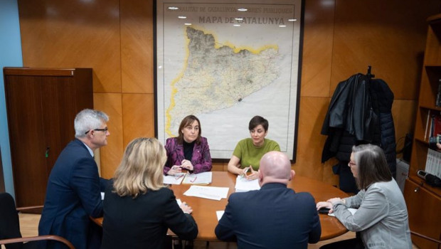 ep la ministra de vivienda y agenda urbana isabel rodriguez junto a la consellera de territorio