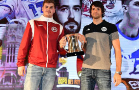 ep los jugadores del logrono la rioja gabriel ceretta izda y del abanca ademar gonzalo carou dcha