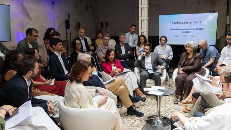 Los participantes durante la presentación de la metodología participativa de Redeia, Fundación Renovables y RGI. | REDEIA ep los participantes durante la presentacion de la metodologia participativa de redeia fundacion
