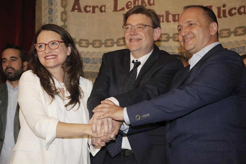 ep monica oltra ximo puig y ruben martinez dalmau firman el pacte del botnic ii