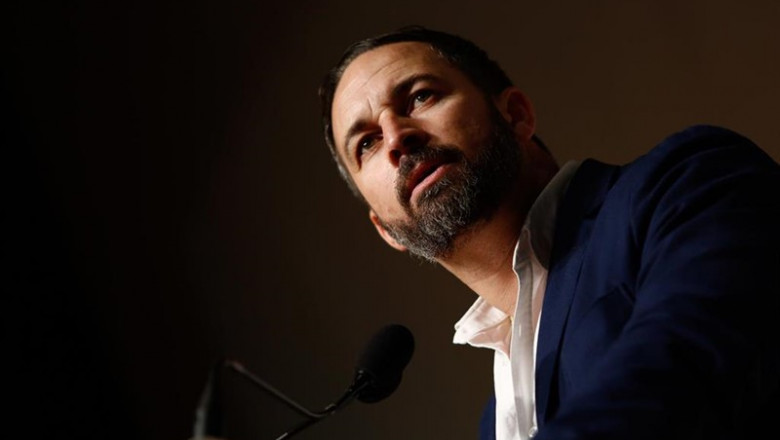 El presidente de VOX, Santiago Abascal, interviene en un acto de su partido en Granada. | Álex Cámara - Europa Press ep presidentevox santiago abascal intervieneun actosu partidogranada