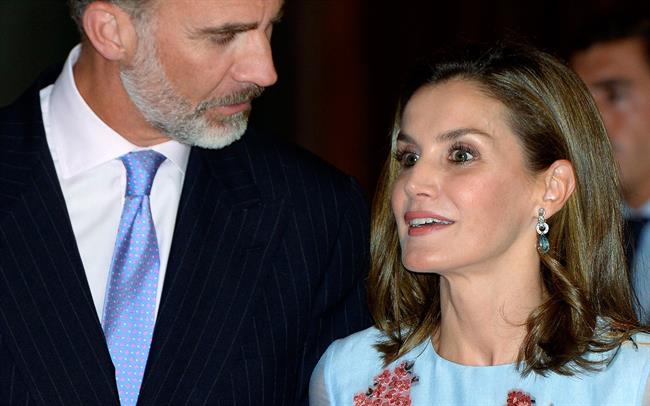 ep reyes felipeletizia coordinan corbatavestido