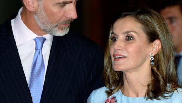 ep reyes felipeletizia coordinan corbatavestido