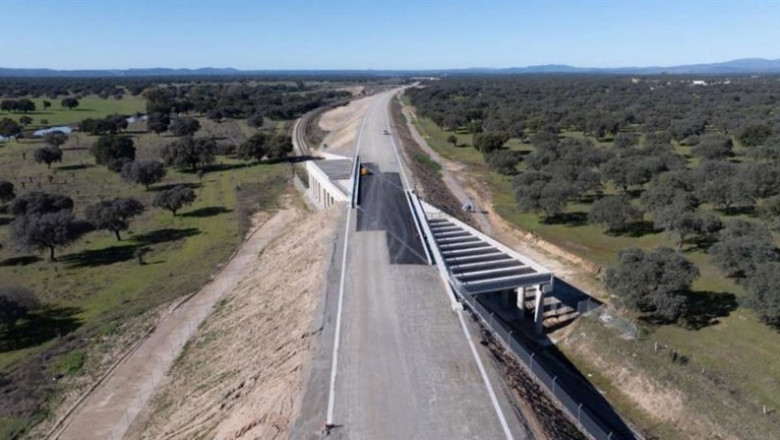 Transportes adjudica por 157,5 millones tres contratos para avanzar en el desarrollo del tramo Talayuela-Plasencia de la alta velocida | MINISTERIO DE TRANSPORTES ep transportes adjudica por 1575 millones tres contratos para avanzar en el desarrollo del tramo