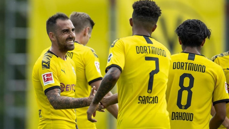 30 July 2019, Switzerland, Bad Ragaz: Borussia Dortmund players celebrate scoring during the pre-season soccer friendly match between Borussia Dortmund and FC Zurich. Photo: David Inderlied/dpa | David Inderlied/dpa ep 30 july 2019 switzerland bad ragaz borussia dortmund players celebrate scoring during the pre-season soccer friendly match between borussia dortmund and fc zurich photo david inderlieddpa