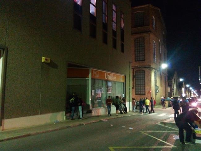 Acaba la manifestación ante Unipost en Terrassa | EUROPA PRESS ep acabamanifestacionunipostterrassa