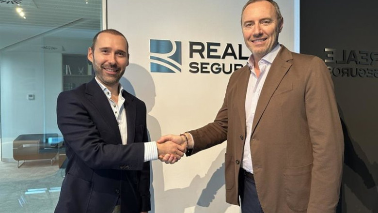 Archivo - De izda a dcha: el CEO de Depencare, David González, y el CEO de Reale Blue Service, Gianpiero Zannier. | REALE SEGUROS - Archivo ep archivo de izda a dcha el ceo de depencare david gonzalez y el ceo de reale blue service
