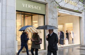 ep archivo   fachada de la tienda de versace en calle serrano a 11 de abril de 2025 en madrid espana