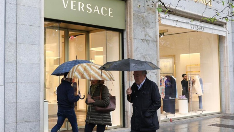 ep archivo   fachada de la tienda de versace en calle serrano a 11 de abril de 2025 en madrid espana