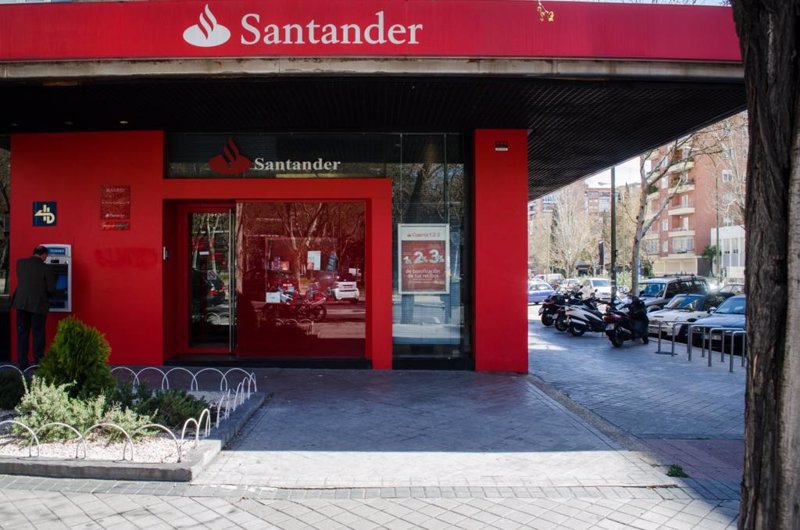 Santander inaugura nueve centros de negocio para grandes empresas