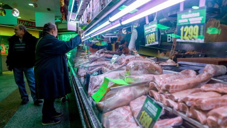 ep archivo varias personas realizan sus ultimas compras en la tienda de comestibles los mares ep archivo varias personas realizan sus ultimas compras en la tienda de comestibles los mares
