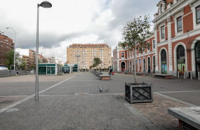 ep calle vacia frente a la estacion principe pio de madrid en el dia 34 del estado de alarma despues
