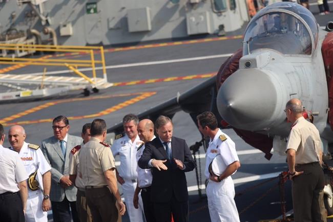 El delegado, en el acto de recibimiento al buque de la Armada | DELEGACIÓN ep delegado enactorecibimientobuquela armada