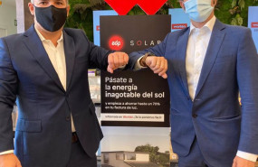 ep el director comercial de worten espana gonalo carvalho y el director de edp solar gabriel nebreda