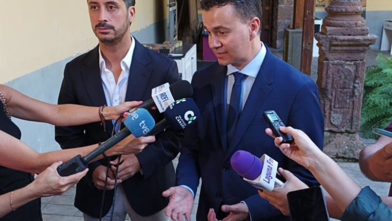 ep el ministro de industria comercio y turismo hector gomez atiende a los medios de comunicacion ep el ministro de industria comercio y turismo hector gomez atiende a los medios de comunicacion