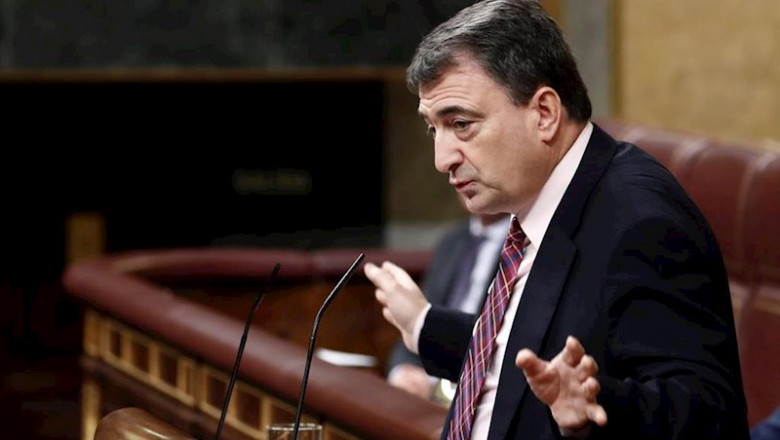 El portavoz del PNV, Aitor Esteban, en la tribuna de oradores del Congreso | Pool ep el portavoz del pnv aitor esteban en la tribuna de oradores del congreso