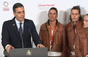 ep el presidente del gobierno en funciones pedro sanchez recibe a la seleccion espanola femenina de