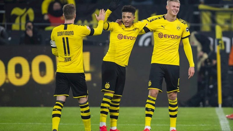 ep erling haaland celebra con marco reus y sus companeros un gol del borussia dortmund ep erling haaland celebra con marco reus y sus companeros un gol del borussia dortmund