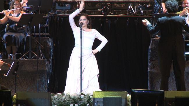 ep isabel pantoja vuelvesevillaun emocionante concierto
