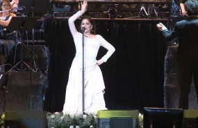 ep isabel pantoja vuelvesevillaun emocionante concierto